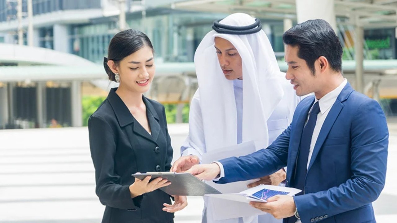 Arabic for Expats: Why Learning Arabic Boosts Life & Work in the UAE