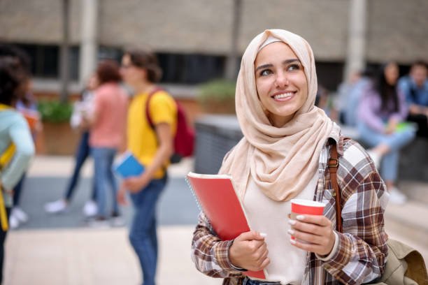 لماذا يُعدّ تعلُّم لغات متعددة مهارة تغيّر الحياة؟